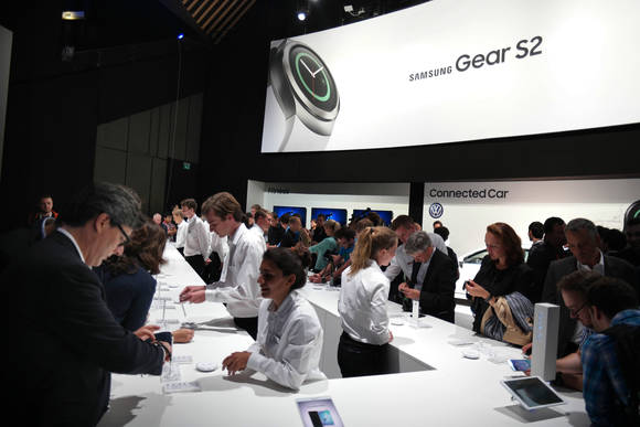 행사에 참석한 글로벌 미디어와 파트너들이 쇼케이스를 관람하고 있다. (사진제공=삼성전자)