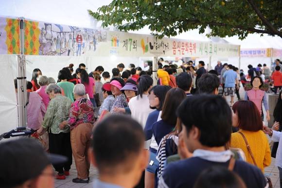 2014년 나혜석거리 음식문화촌 축제(사진=수원시)
