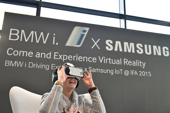 BMWi의 가상 드라이빙 체험을 할 수 있도록 운영 중인 BMW 쇼룸의 삼성전자 VR 체험관. (사진제공=삼성전자)