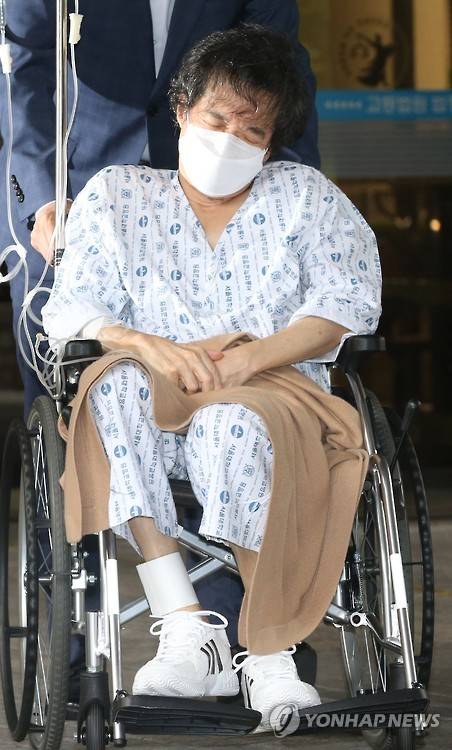 신장이식 수술로 건강상태가 악화된 상태에서 재판을 받고 있는 이재현 CJ회장. (사진=연합뉴스)