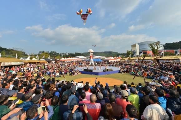 축제의 하이라이트 줄타기 공연(사진=안성시)