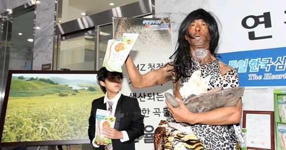 7일 오전 일자리 창출과 지역경제 활성화 사업 발굴 및 집중 지원을 목적으로 하는 "NEXT 경기 창조오디션 시즌2" 가 경기창조경제혁신센터에서 열린 가운데 행사 전 연천시에서 퍼포먼스 홍보를 하고 있다.(사진=경기도)