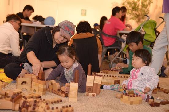 고양가구박람호 전시관에 마련된 나무놀이터 장면(사진= 고양가구박람회)