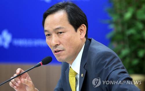 지난달 14일 오전 경기도 정부과천청사 미래창조과학부에서 열린 국정감사에서 새정치민주연합 우상호 의원이 발언하고 있다. (사진=연합뉴스)