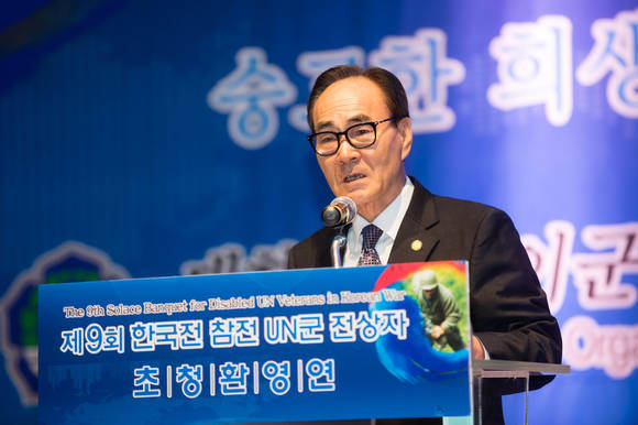 ‘한국전쟁 참전 UN군 전상자 초청환영연’ 행사에서 환영사를 하는 김덕남 상이군경회장. (사진제공=대한민국상이군경회)