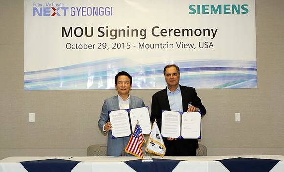 해외투자유치와 일자리창출, 글로벌 스타트업 네트워크 구축을 위해 미국을 방문 중인 남경필 경기도지사가 현지시각 29일 오전 샌프란시스코 마운틴뷰에 위치한 지멘스 헬스케어 본사에서 사이드 볼로포로쉬 지멘스 헬스케어CEO와 투자협약서에 서명을 하고 기념촬영을 하고 있다.(사진=경기도)