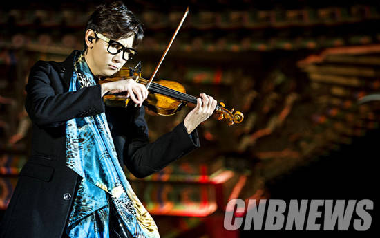'정동야행 뮤지컬 프랑켄슈타인 콘서트'에서 혼신의 연주를 펼친 바이올리니스트 콘.(사진=충무아트홀)