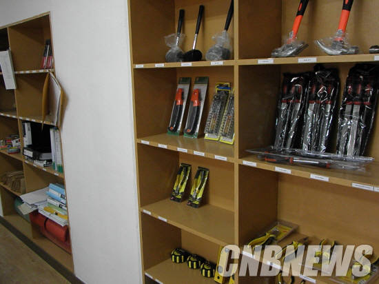 ‘SH라이프센터’에서는 입주민들에게 생활 공구도 무상으로 대여하고 있다. (사진=이성호 기자)