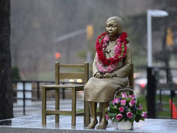 캐나다 토론토에 세워진 평화의 소녀상