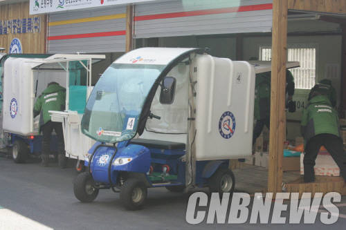 사진은 서울시 은평구 응암동에 소재한 백련산힐스테이트 아파트 단지 내 CJ대한통운 ‘실버택배 서울 1호점’ 모습. (사진=CNB포토뱅크)