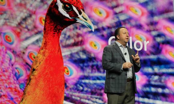 삼성전자 미국법인 조 스틴지아노 전무가 CES 2016 프레스 컨퍼런스에서 발표하고 있다. (사진제공=삼성전자)