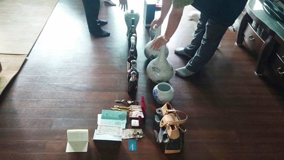 지난해 평택시 체납세 징수 전담반이 고액 체납자의 자택을 압수 수색해 확보한 압류 물품