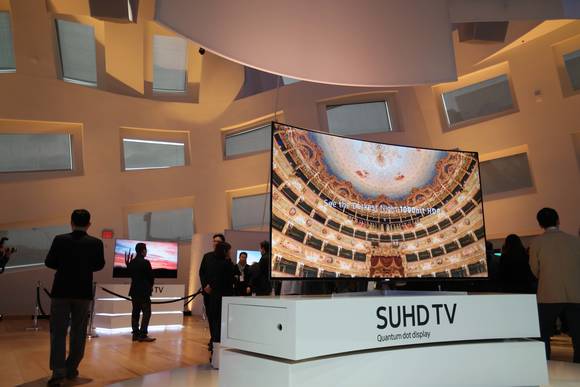 CES 2016 ‘최고 혁신상’을 수상한 ‘2016년형 SUHD TV’. (사진제공=삼성전자)