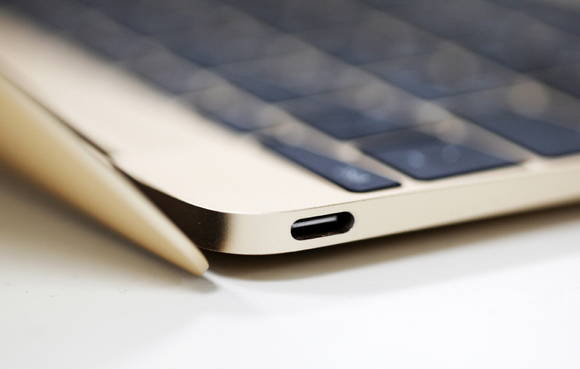 애플 2015 신형 맥북의 USB-C 단자. (사진=에누리)