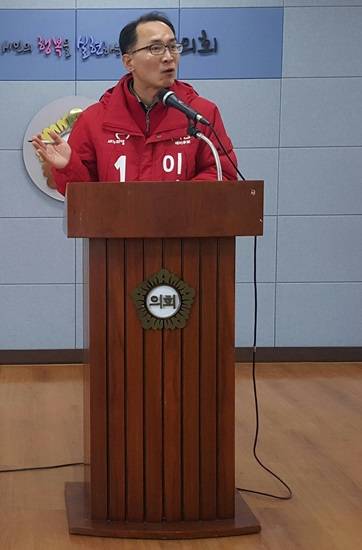 일산서구 새누리당 이상동 예비후보가 일산비전 1차 공약을 발표하고 있다.(사진= 김진부 기자)