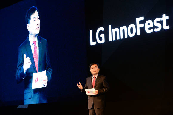LG 이노페스트 컨퍼런스에서 올해 신제품 및 사업전략을 소개하고 있는 LG전자 아시아지역대표 이호 부사장. (사진제공=LG전자)
