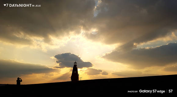 갤럭시 S7으로 촬영한 안태영 작가의 ‘황금빛 하늘 속’. (사진제공=삼성전자)