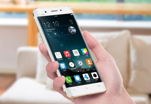 얼핏보면 ‘갤럭시 S7 엣지’와 구분이 힘든 비보 ‘Xplay 5’. (사진=비보)