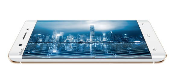 비보 ‘Xplay 5’에는 5.43인치 QHD AMOLED 듀얼 커브드 엣지 디스플레이’가 탑재됐다. (사진=비보)