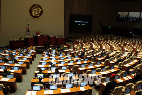 유효기간 5년이 지나 소멸되는 신용카드 포인트를 사회취약 계층을 위해 기부할 수 있도록 하는 여신전문금융업법 일부개정법률안이 최근 국회를 통과했다. (사진=CNB포토뱅크)