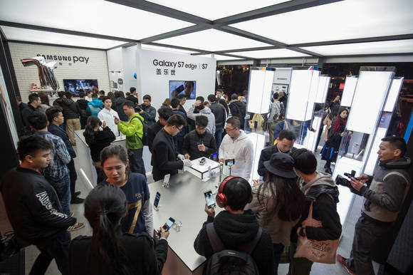 중국 광저우의 천하성 광장에 오픈한 ‘갤럭시 S7 스튜디오’. (사진제공=삼성전자)