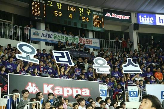 고양오리온스와 전주KCC의 참피언 결정전 1차전 모습