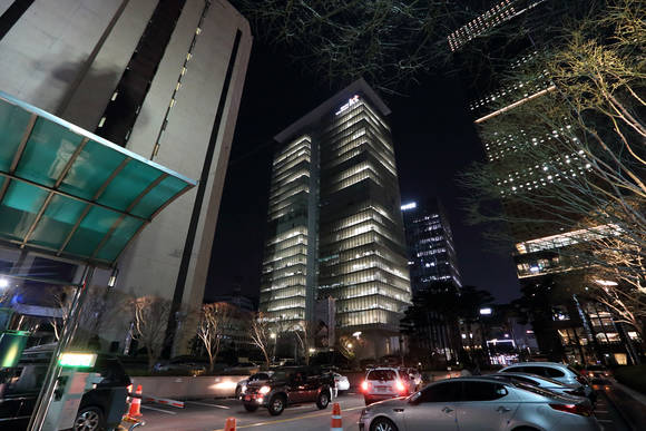 KT광화문 사옥의 소등 전 사진. (사진제공=KT)