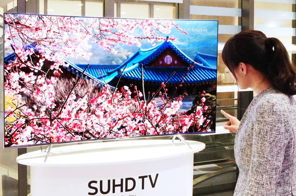 2016년 삼성 SUHD TV는 10억분의 1미터 단위의 퀀텀닷 기술을 적용해 자연색 그대로의 화질을 제공한다. (사진제공=삼성전자)