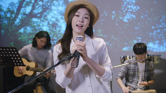 ‘김연아 무풍쏭’ 영상의 캡처. (사진제공=삼성전자)