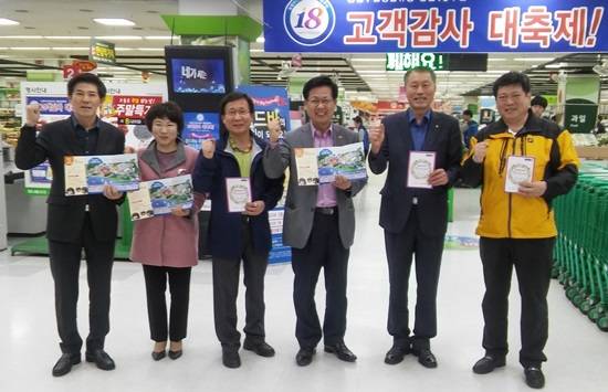 최성 고양시장을 중심으로 한 고양국제꽃박람회 홍보마케팅 방문단(사진= 고양시)