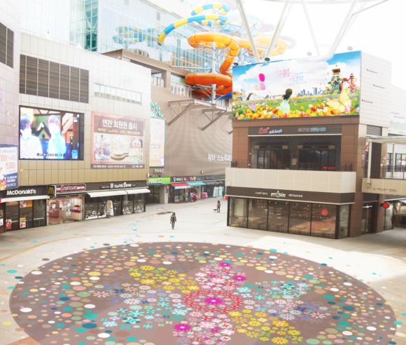 원마운트, 고양국제꽃박람회 개막에 맞춰 내부를 꽃 모양의 디자인으로 단장했다.(사진= 원마원트)