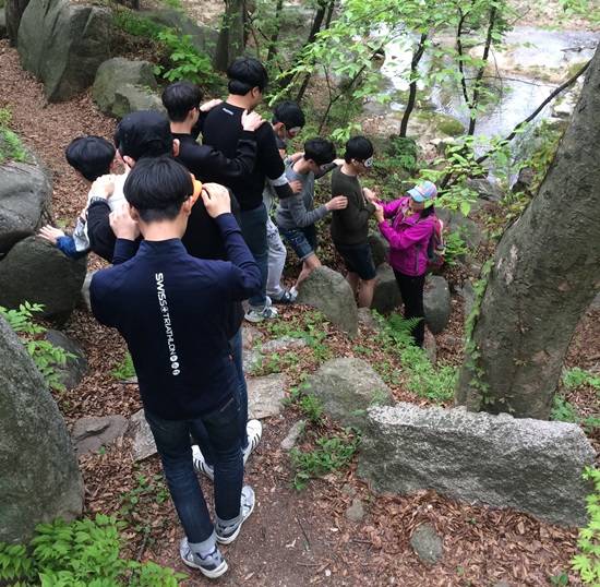 고양보호관찰소, 관찰대상 청소년 15명과 '숲 교육 프로그램' 을 통해 심성을 순화하고 자존감을 향상시키고 있다.(사진= 고양보호관찰소)