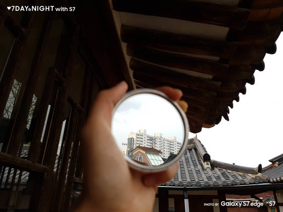 이다인 씨가 광주 이장우가옥에서 촬영한 ‘양림동의 어제와 오늘’. (사진제공=삼성전자)