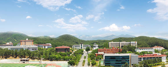 동국대학교 경주캠퍼스(총장 이대원) 산학협력단은 28일 고용노동부와 한국산업인력공단의 2016년도 해외취업연수사업 ‘K-MOVE 스쿨’ 장기연수과정에 ‘미국취업 글로벌 마케팅 전문가 장기연수과정 1기’를 제안하여 사업 운영 기관으로 선정됐다.(사진제공=동국대경주)