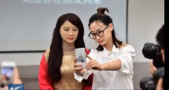 ‘자자(佳佳)’의 외모는 5명의 과학기술대학 미녀 재학생들을 참조해 만들어졌다. (사진=인터넷)