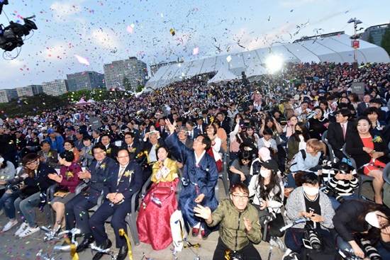 29일 저녁 열린 2016고양국제꽃박람회 개막식 장면(사진= 고양시)