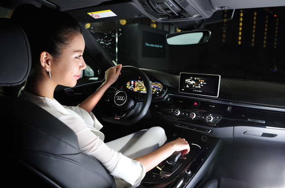 12.3인치 LCD 등 ‘버츄얼 콕핏’이 적용된 ‘뉴 아우디 A4’의 실내. (사진제공=아우디코리아)