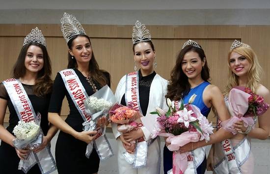 2016슈퍼탤런트오브더월드 최종 선발된 6명의 세계미녀들이 고양국제꽃박람회 폐막날 참석해 성공적인 개최를 축하했다.(사진= 김진부 기자)