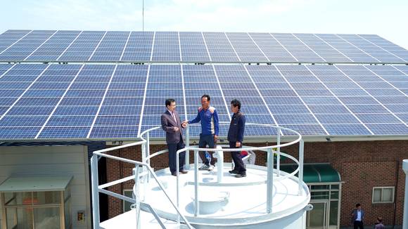 죽도에 설치된 태양광 발전 시스템. (사진제공=한화그룹)