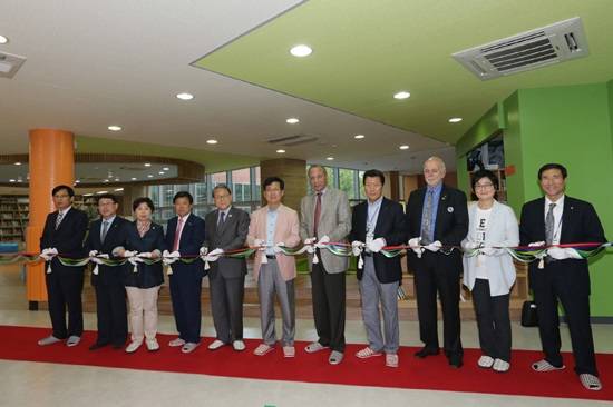 2016국제로타리세계대회 조직위원회는 27일 고양시 세계어린이도서실 개관을 지원했다.(사진= 고양시)
