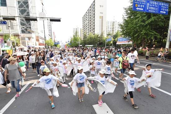 고양행주문화제의 하이라이트인 시민퍼레이드(사진= 고양시)