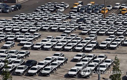 지난 4월 29일 현대자동차 울산공장 야적장에 출고를 기다리는 차량이 줄지어 서 있다. (사진=연합뉴스)