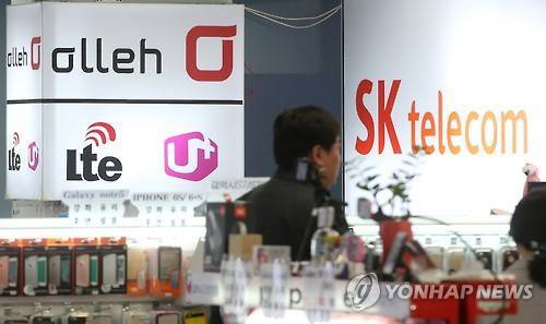 서울의 한 전자제품 전문매장의 휴대전화 판매업체. (사진=연합뉴스)