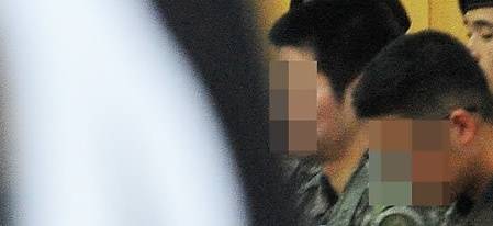 2014년 재판 받는 윤일병 폭행사망 사건 가해 병사들. (사진=연합뉴스)