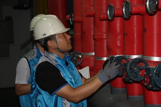 김포도시공사가 소방서 등 유관기관과 합동안전점검팀을 구성해 지하차도 등 관내 6곳의 안전점검을 실시하고 있다.(사진= 김포도시공사)