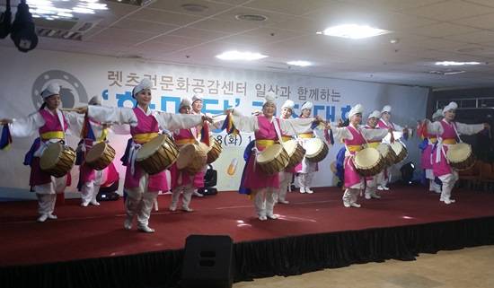 렛츠런 문화공감센터 일산에서 개최한 제1회 한마당경진대회에서 진도북놀이팀이 1등을 차지했다.(사진= 렛츠런CCC)