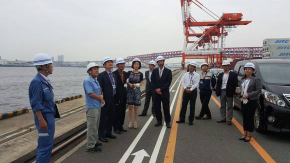 목포시, 목포신항만운영(주)가 민․관합동으로 목포항 포트세일즈 추진단을 구성, 일본 미쯔이조선 등을 방문해 컨테이너 크레인 6기를 목포신항만에서 제작하는 실적을 올렸다.