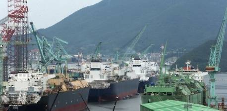정부가 현대중공업, 삼성중공업, 대우조선해양을 제외한 조선업을 특별고용지원업종으로 지정했다. (사진=연합뉴스)