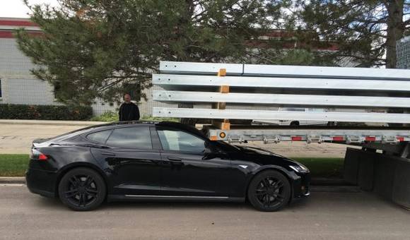 지난 4월 29일 미국 유타 주에서 발생한 자레드 오버튼의 자동주차 오작동 사고. (사진=afr.com)