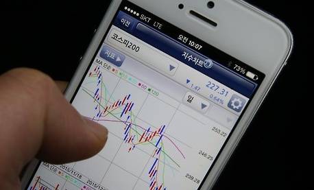 저금리 시대에 주식이 대표적인 재테크 수단으로 떠올랐지만 '주식=한방'이라는 투기성 거래라는 인식이 여전히 강한 상황이다. (사진=연합뉴스)